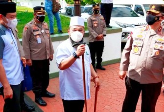 Walikota dan Kapolda Saling Bertukar Tongkat