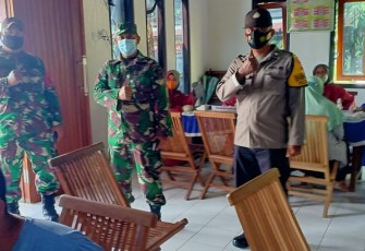 Bhabinkamtibmas Polsek Gemuh Monitoring Valsinasi Tahap II Di Desa Binaanya