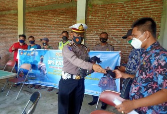 Satlantas Polres Kendal Laksanakan Dikmas Pada Penerima Bantuan Sosial di Komplek SKB Cepiring 