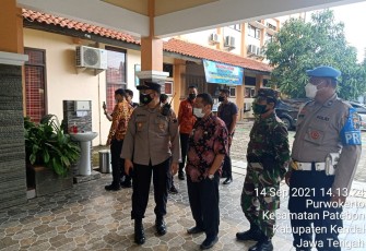 Kapolsek Patebon laksanakam Pengamanan dan Monitoring ujian kompetensi Guru Asn Pegawai Pemerintah dengan Perjanjian Kerja ( PPPK ) yang pelaksanaanya di Gedung SMKN I /SMKN 2 Kendal