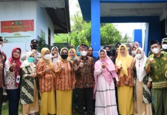 Emak-emak Di Panorama dan wawali Dedy Wahyudi