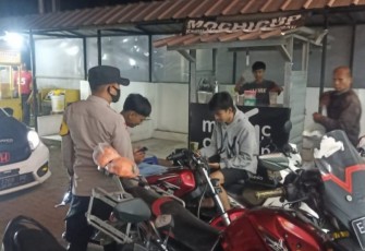 Patroli Dialogis Personil Polsek Dawuan Berikan Himbauan Harkamtibmas dan Prokes Kepada Warga