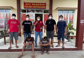 Kapolres Kepahiang mengamankan 2 orang tersangka atas tindakan Kasus Pengancaman
