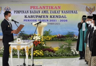 Bupati Kendal Dico M Ganinduto B.Sc melantik Pimpinan Badan Amil Zakat Nasional (Baznas) Kabupaten Kendal Masa Jabatan Periode 2021-2026, Senin (16/11/2021)
