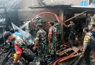 Proses pemadaman rumah Sarini 