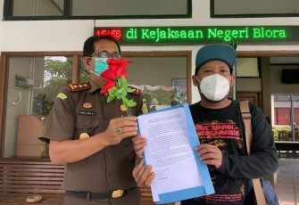  Aliansi Jurnalis Blora mendatangi Kejaksaan Negeri untuk mendorong  penuntasan kasus kunker DPRD Blora.