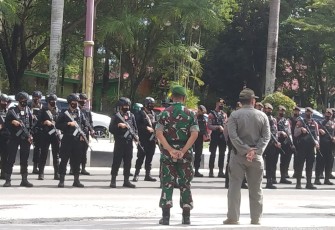 Kodim 1016/Palangka Raya mengikuti Gelar Apel Kesiapan Pasukan di Posko Polisi Bundaran Besar Palangka Raya