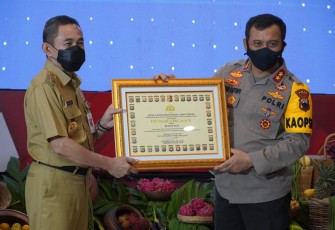 Bupati Pati Terima Penghargaan dari Kapolda Jateng