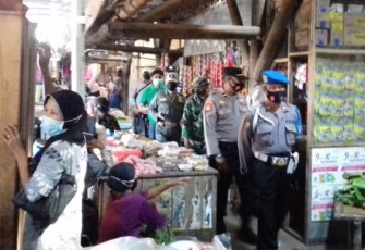 Patroli PPKM di pasar tradisional