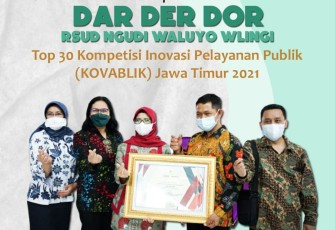 Bupati Rini (tengah) Didampingi Direktur RSUD Ngudi Waluyo dr Endah Woro Utami (dua dari kiri) bersama Tim Inovasi Publik RSUD Ngudi Waluyo Terima Piagam Top 30 Konvablik Prov. Jatim Tahun 2021