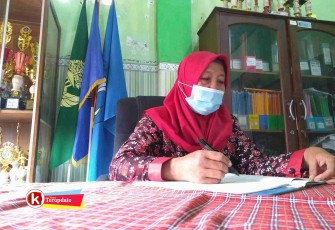 Kepala SDN Sentul 2 Kota Blitar Sustini (foto : Faisal NR / Klikwarta.com)