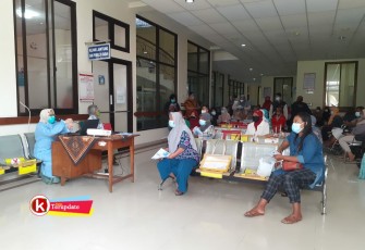 Klinik Jantung dan Pembuluh Darah RSUD Mardi Waluyo Kota Blitar Berikan Sosialisasi Vaksinasi Covid-19 untuk Pasien Jantung (foto : Faisal NR / Klikwarta.com)
