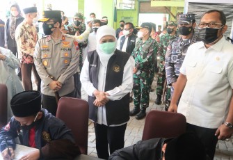 Sahat Tinjau Vaksinasi 20 ribu di GOR Gajayana Bersama Forpimda Jatim