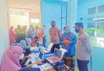Kapolres Bintan AKBP Tidar Wulung Dahono SH SIK MM Melakukan Peninjauan Pelaksanaan Vaksinasi 