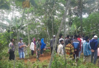 Prosesi pemakaman warga secara prokes