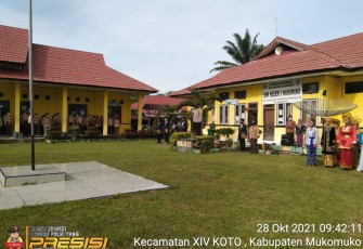 Pembina Upacara Sumpah Pemuda, Bhabinkamtibmas Himbau Prokes dan Vaksinasi