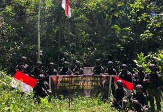 Satgas Yonif 131/Brs Cek Patok Batas MM 2.2