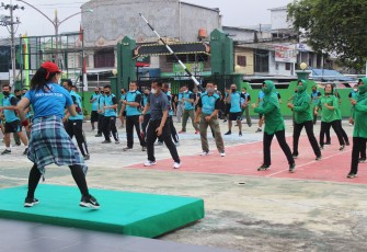 Dandim Bersama Ketua Persit Cabang XLII Gelar Senam Bersama Prajurit Kodim Palangka Raya