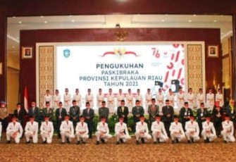 Gubernur Ansar Kukuhkan Anggota Paskibra