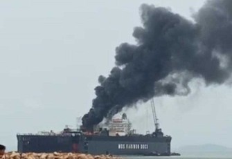  Kapal Tanker Milik Pertamina Hangus Terbakar