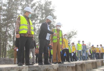 Komisi V DPR RI Tinjau Pembangunan Bangunan Pengaman Pantai Panjang Bengkulu