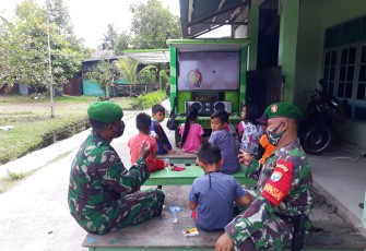 Komos Kodim Palangka Raya Bantu Belajar Siswa Dari Rumah