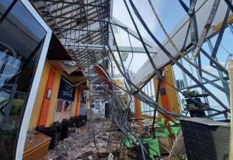  Lapak Pedagang Porak-Poranda