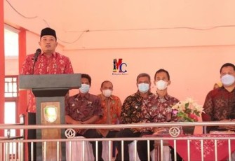 Bupati Seluma Beri Arahan  Kepada kepala Desa Dan Serahkan Mobil Operasional