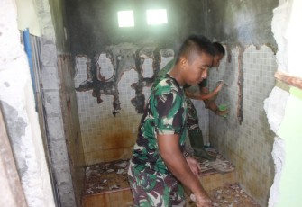 Satgas TMMD Kebut Perehaban MCK Masjid Al Ikhlas