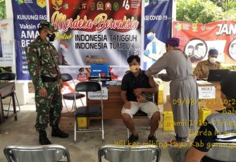 Babinsa Koramil Sepang Kawal Vaksinasi Hari Ke Empat di Desa Kampuri