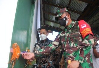 Dandim Bersama Wali Kota dan Baznas Palangka Raya Resmikan Program Bedah Rumah