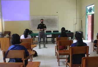 Satgas TMMD Ajarkan Public Speaking Pelajar SMKN I Mihing Raya