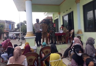 Kapolsek Leuwimunding - Polres Majalengka, Pantau Vaksinasi HIMBAU Warga Tertib dan Taati Prokes