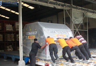 Kedatangan vaksin COVID-19 tahap 173, Sabtu (25/12/2021). 