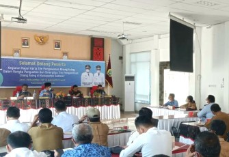 Rapat tentang pembentukan Tim Pengawasan Orang Asing (TIMPORA), di Aula Kantor Bupati Samosir