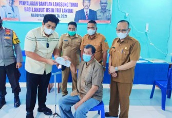 tinjau pembagian BLT Lansia