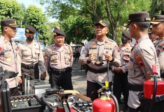 Kapolres Pemalang saat Cek Kesiapan Personil dan Alut Alsus