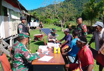 Pelayanan kesehatan gratis kepada warga Kampung Batom, Distrik Batom, Kabupaten Pegunungan Bintang.