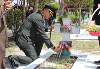  Dandim Palangka Raya saat ikut Ziarah ke Makam Pahlawan