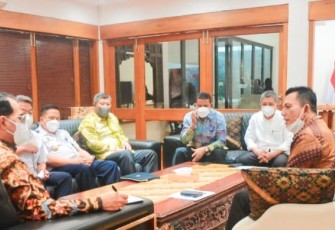 Gubernur Ansar saat bertemu Menteri Perhubungan