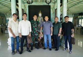 Foto bersama usai pertemuan