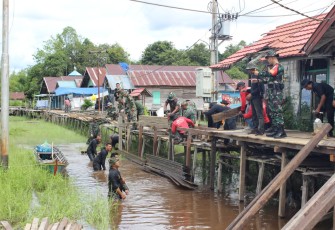 Kodim 1016 Palangka Raya saat Libatkan Anggota Beta Talawang 1 Dalam TMMD Reguler Ke 115