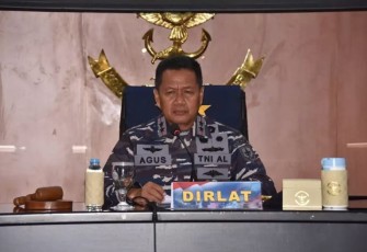 Panglima Komando Lintas Laut Militer Laksda TNI Agus Hariadi selaku Direktur Latihan