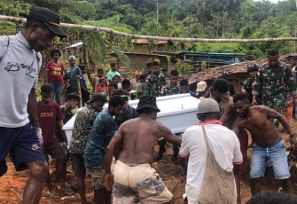 Prosesi Pemakaman  Jenazah Warga Perbatasan Papua