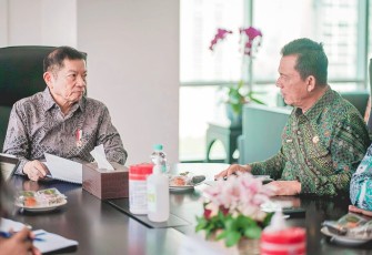 Gubernur Kepulauan Riau H. Ansar Ahmad saat Rapat Bersama Bappennas