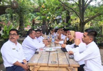 Bupati Labuhanbatu saat Coffe Break Bersama Bobby Nasution