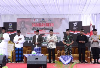 Dandim 0801/Pacitan Bersama Unsur Forkopimda saat Ikuti Pengajian Umum KH Achmad Muwafik