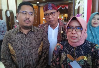 Ketua DPD Partai Gerindra Jatim Anwar Sadat dan Sekertaris DPW PKB Jatim Anik Maslachah