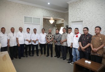 Bupati Asahan saat Terima Audensi Pengurus KADIN Asahan