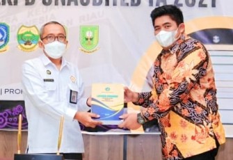 Penyerahan LKPD Unaudited 2021 ke BPK oleh Plt Bupati Bintan
